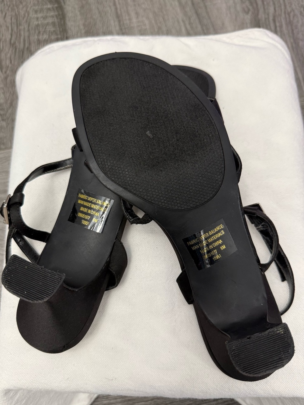 Size 9M Massimo Classic Black Strappy Women's Sandals - Picture 4 of 6